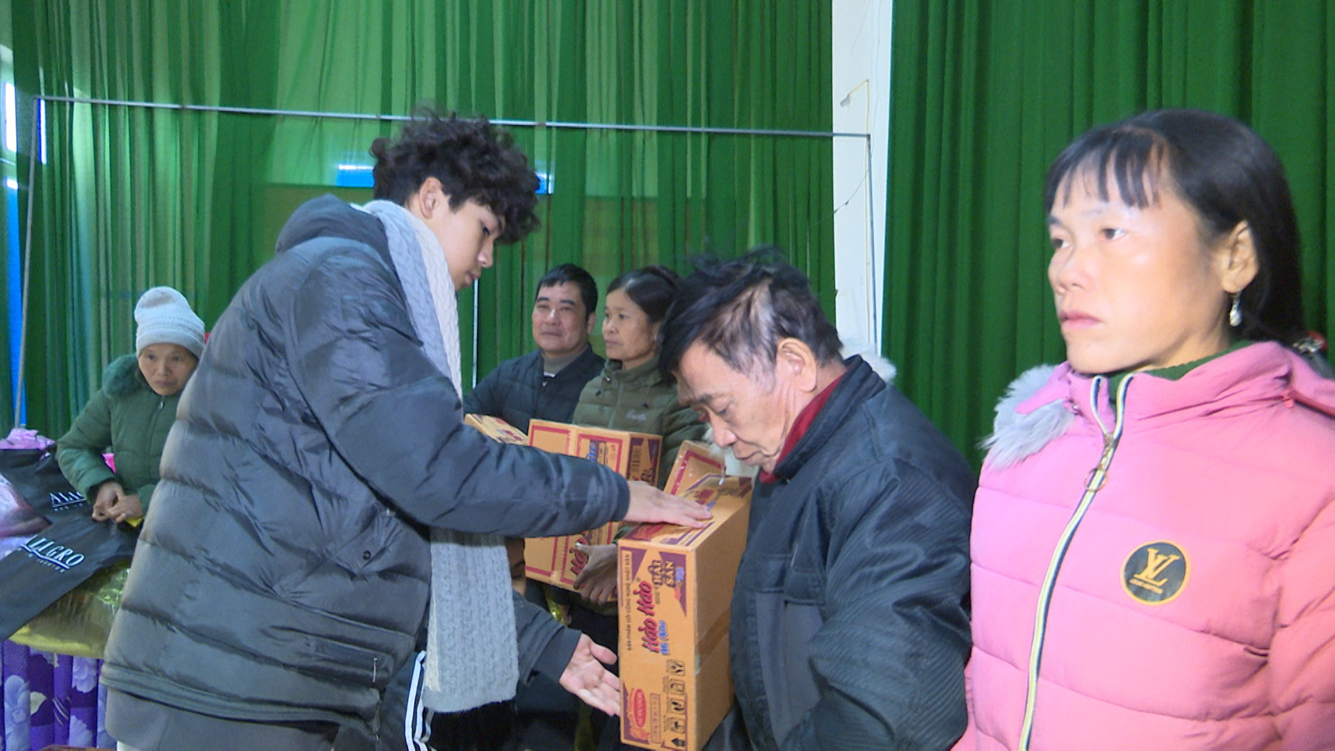 Red Cross Ba Thuoc charity work 3